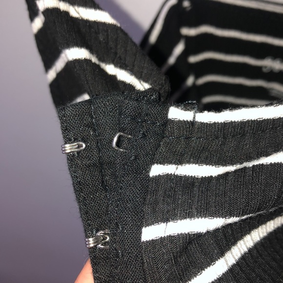 Women’s Cropped Tank Top - Picture 3 of 3